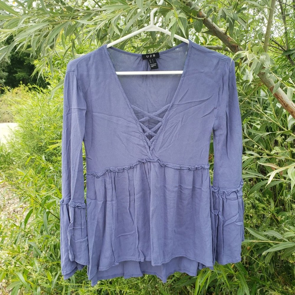 Gorgeous periwinkle boho top. S